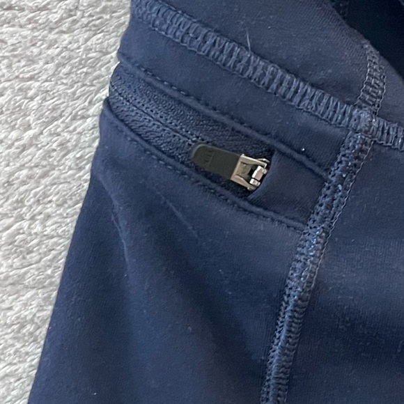 Patagonia navy leggings with pockets size xs - Picture 2 of 5